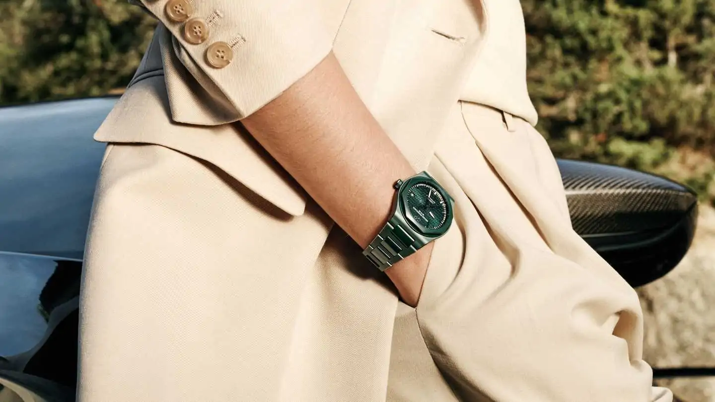 girard-perregaux-laureato-green-ceramic-aston-martin-edition.webp