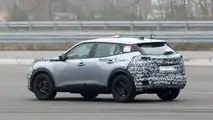 Nuove foto di spionaggio della Peugeot 2008