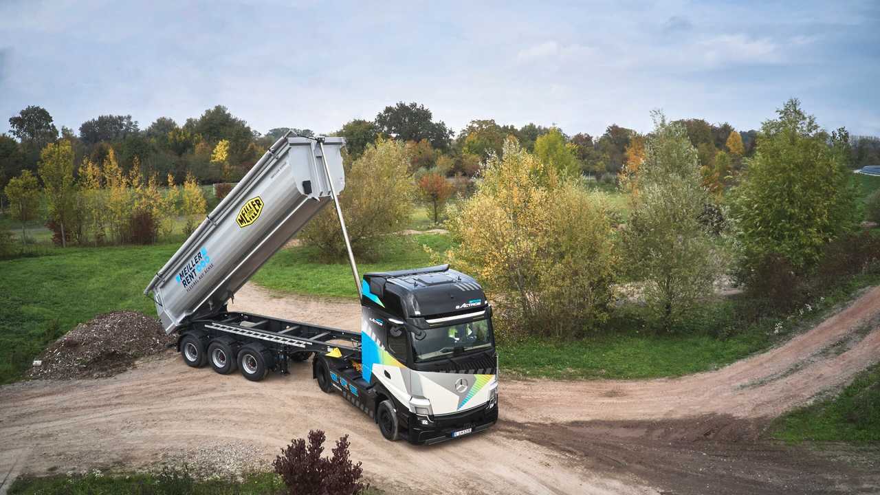 Mercedes-Benz Trucks eActros LongHaul da cantiere