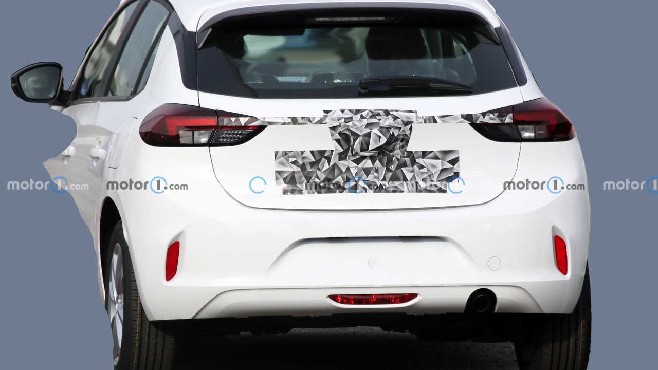 Opel Corsa restyling, le prime foto spia