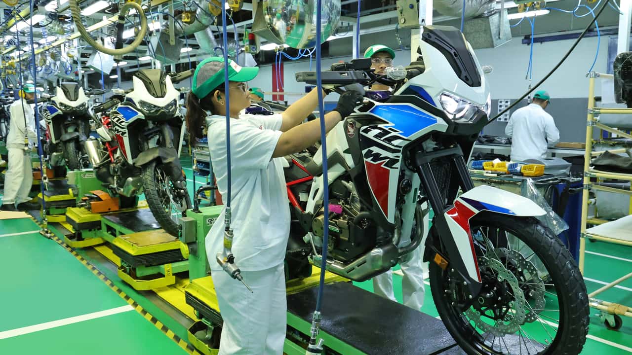 Produção de motos dispara e supera 930 mil unidades em 2026
