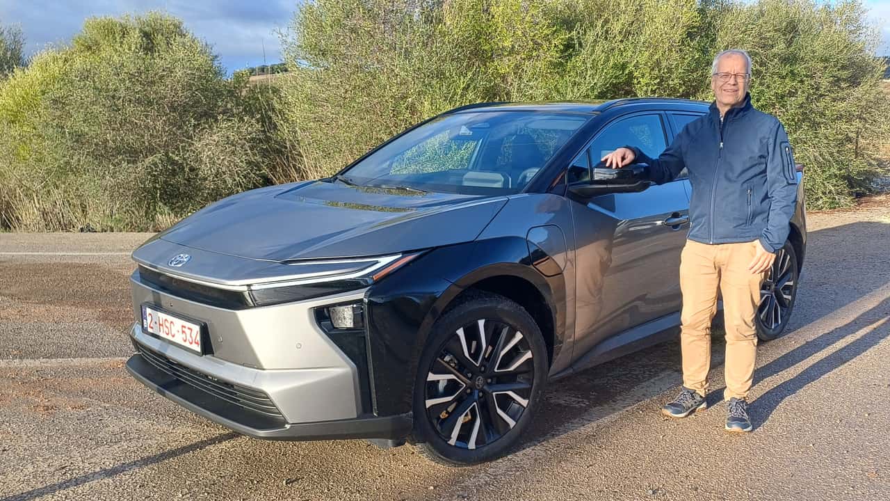 Toyota bZ4X mit Autor Stefan Leichsenring