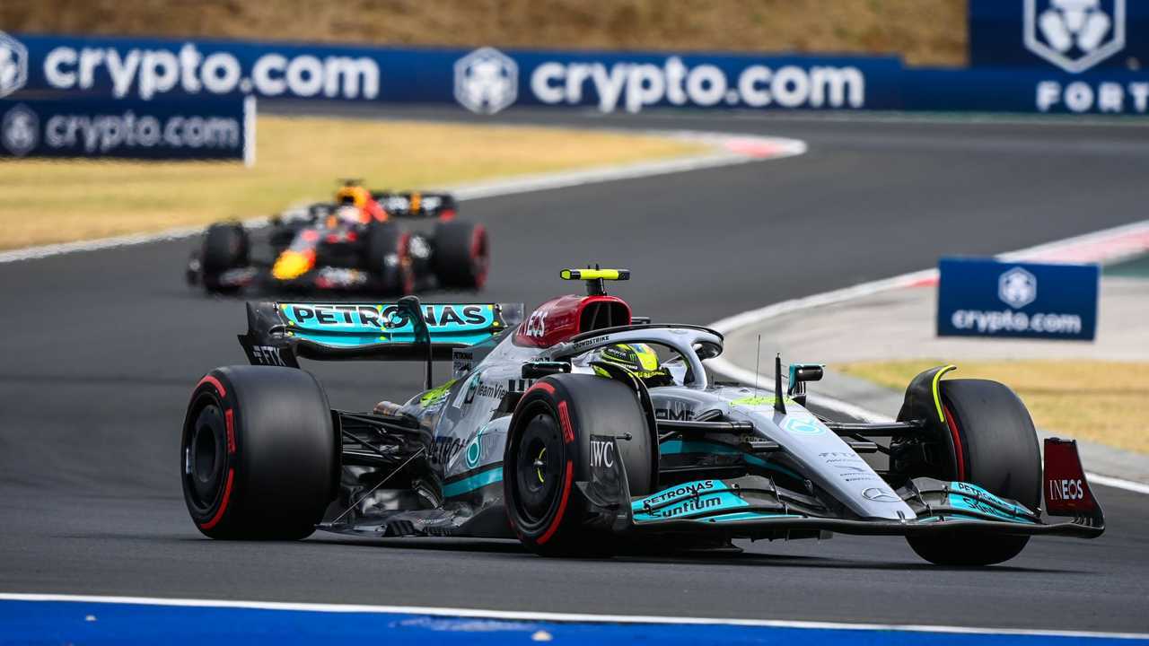 Lewis Hamilton, Mercedes W13, Max Verstappen, Red Bull Racing RB18