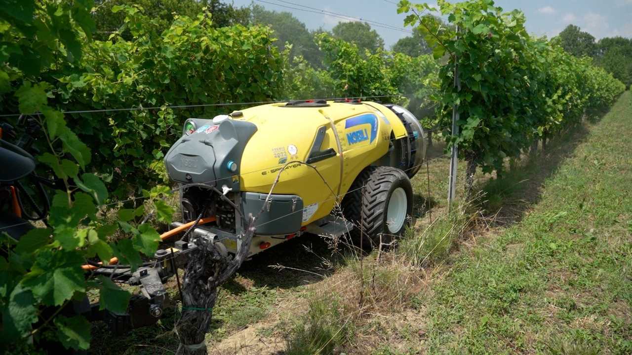 Nobili e-Sprayer a Enovitis in campo 2022