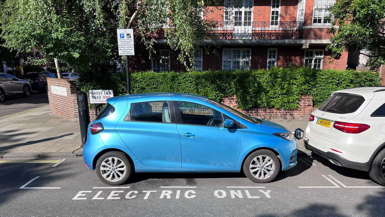 RENAULT-ZOE15