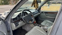 Mercedes 300E del 1990 all'asta