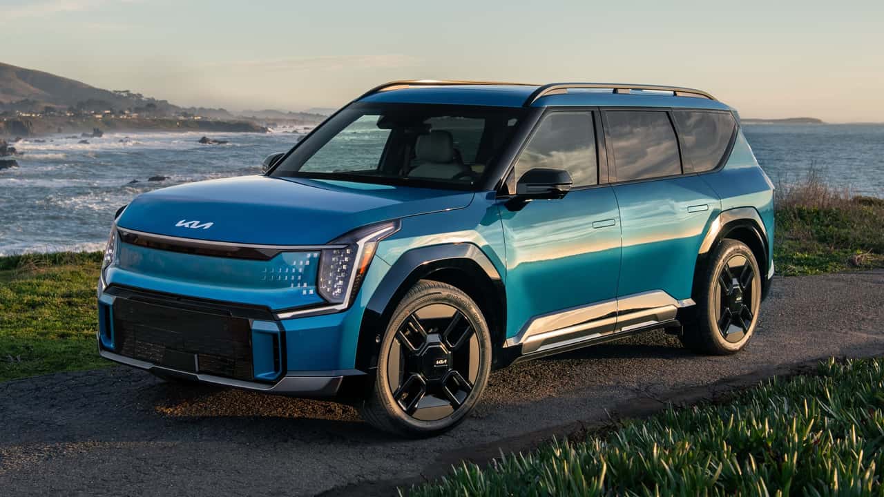 2024 Kia EV9 GT-Line Exterior Front Quarter