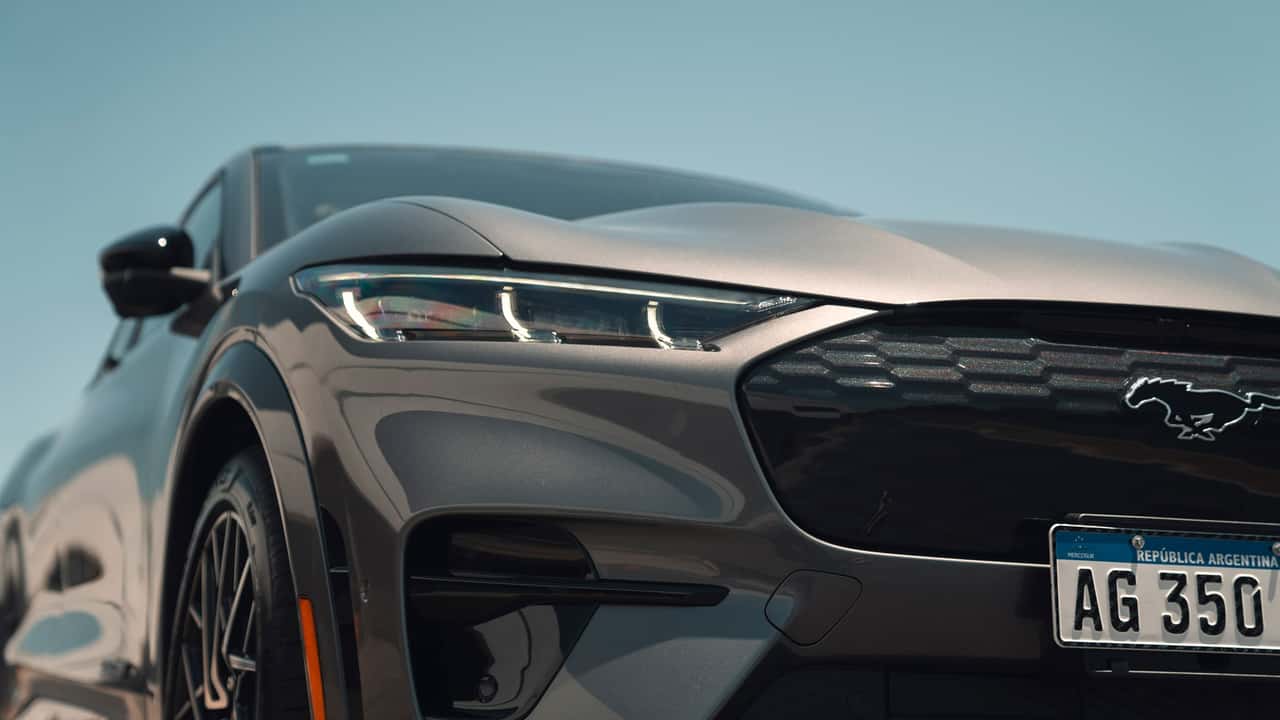 MUSTANG MACH E-003