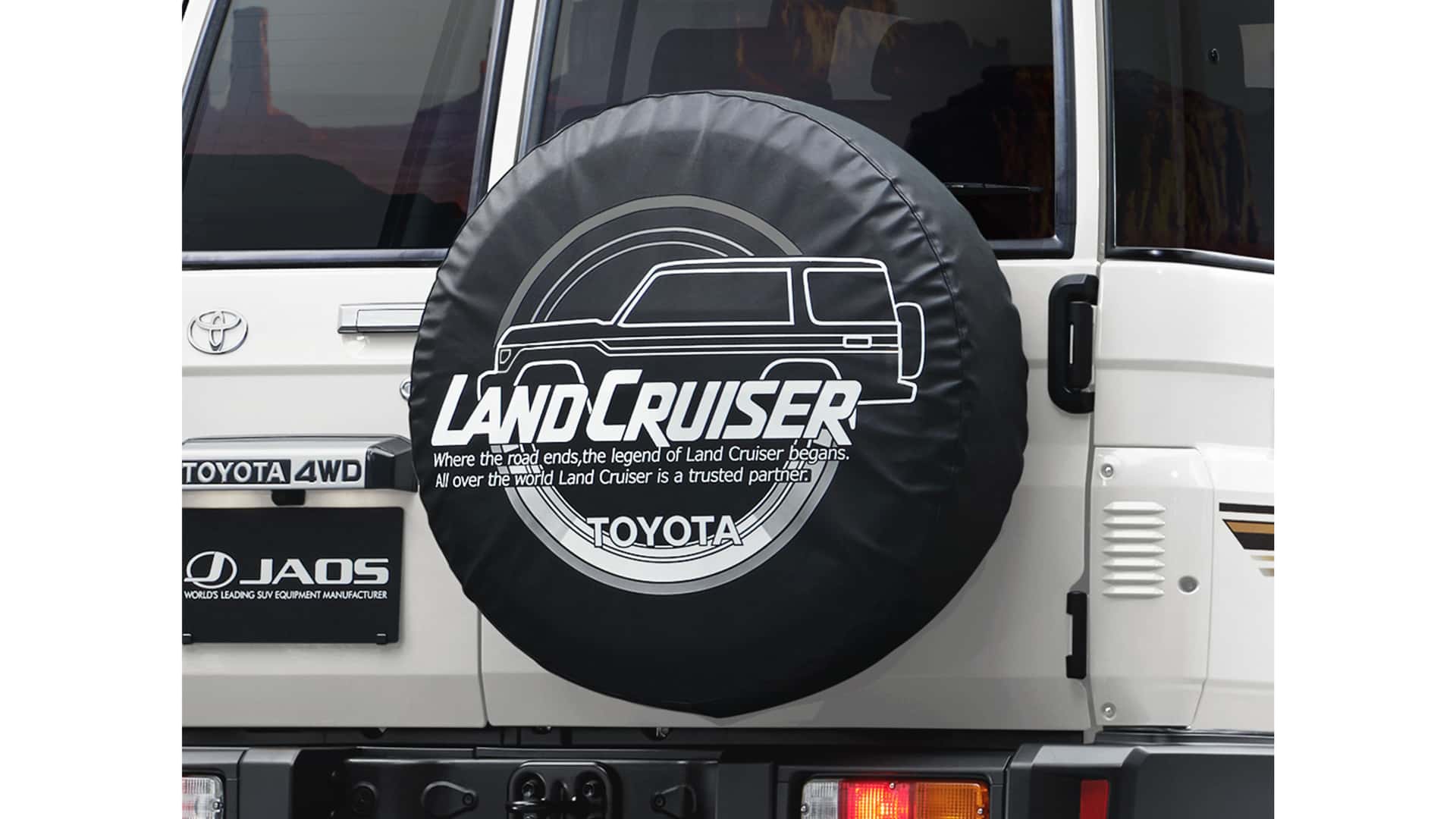 https://cdn.motor1.com/images/mgl/QemVl8/s1/2024-toyota-land-cruiser-70-series-jdm.jpg