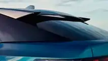 Immagini ufficiali della Peugeot E-3008 2024