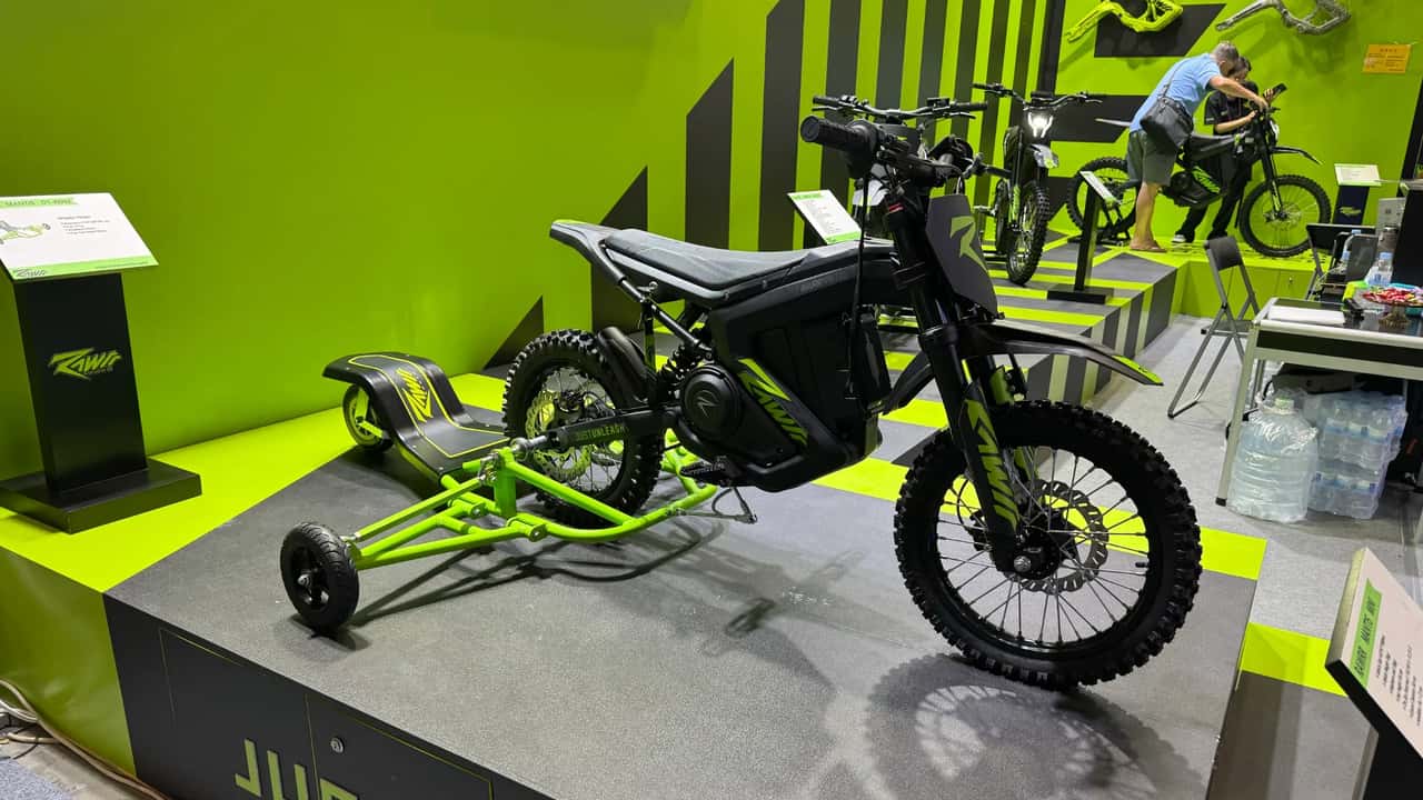 rawrr wheelie helper
