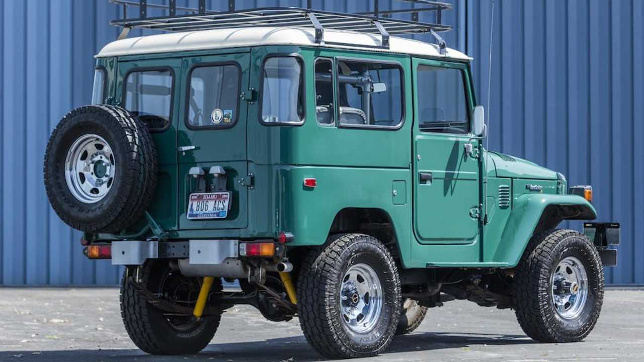 Toyota Land Cruiser Тома Хэнкса