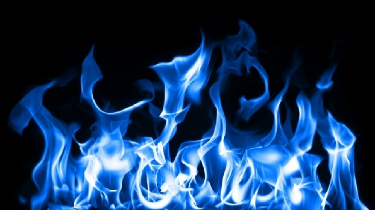 [Copertina] - Italia a tutto gas: entro 10 anni raddoppieranno i distributori di metano