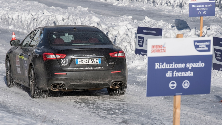 Pneumatici estivi vs invernali, la folle sfida sulla neve - Parte 2