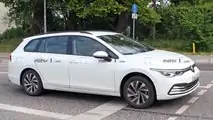 Nuova Volkswagen Golf Variant, le prime foto spia