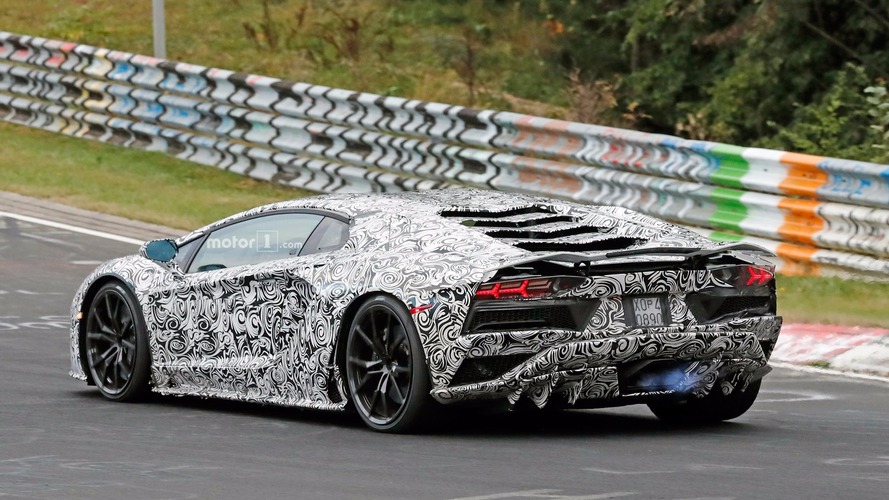Lamborghini Aventador refresh spy pics