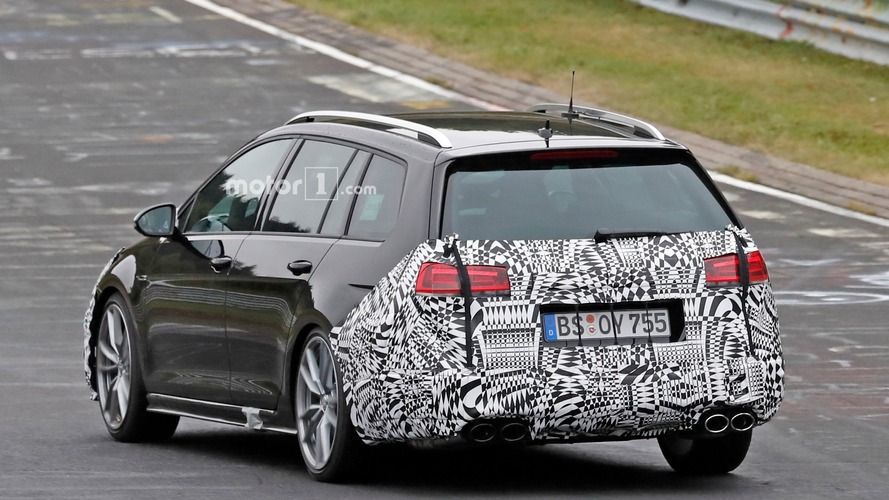 Makyajlı VW Golf R Variant casus fotoğrafları