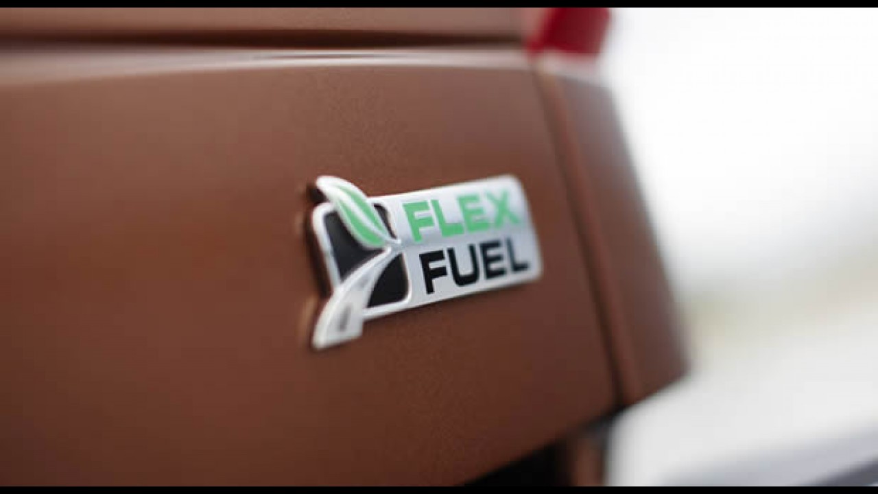 Ford apresenta nova F-Super Duty 2011 com motores V8 Flex que rodam com Etanol (Álcool)