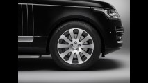 Range Rover'dan İlk Zırhlı Model Sentinel: Bakarken Bile Güvende Hissettik