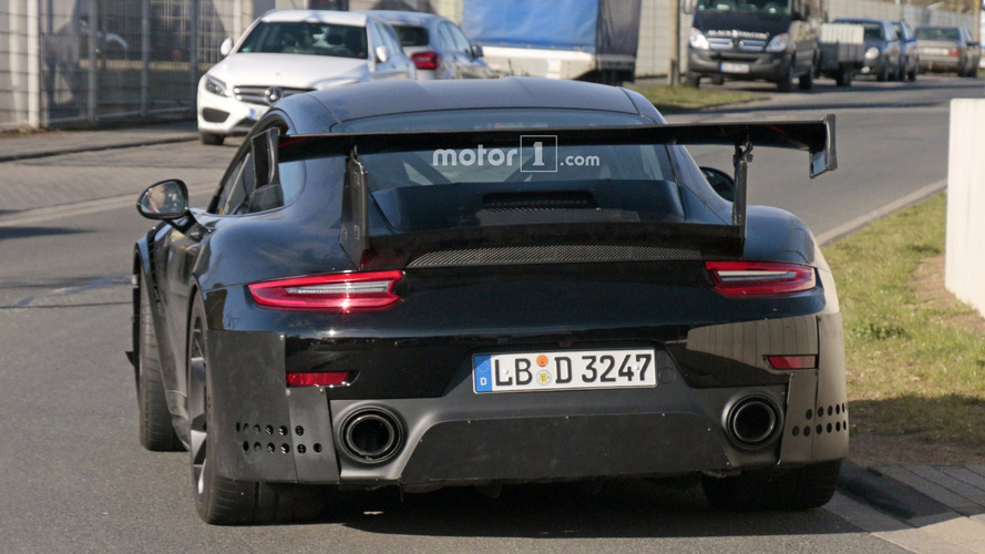 2018 Porsche 911 GT2 spy photo