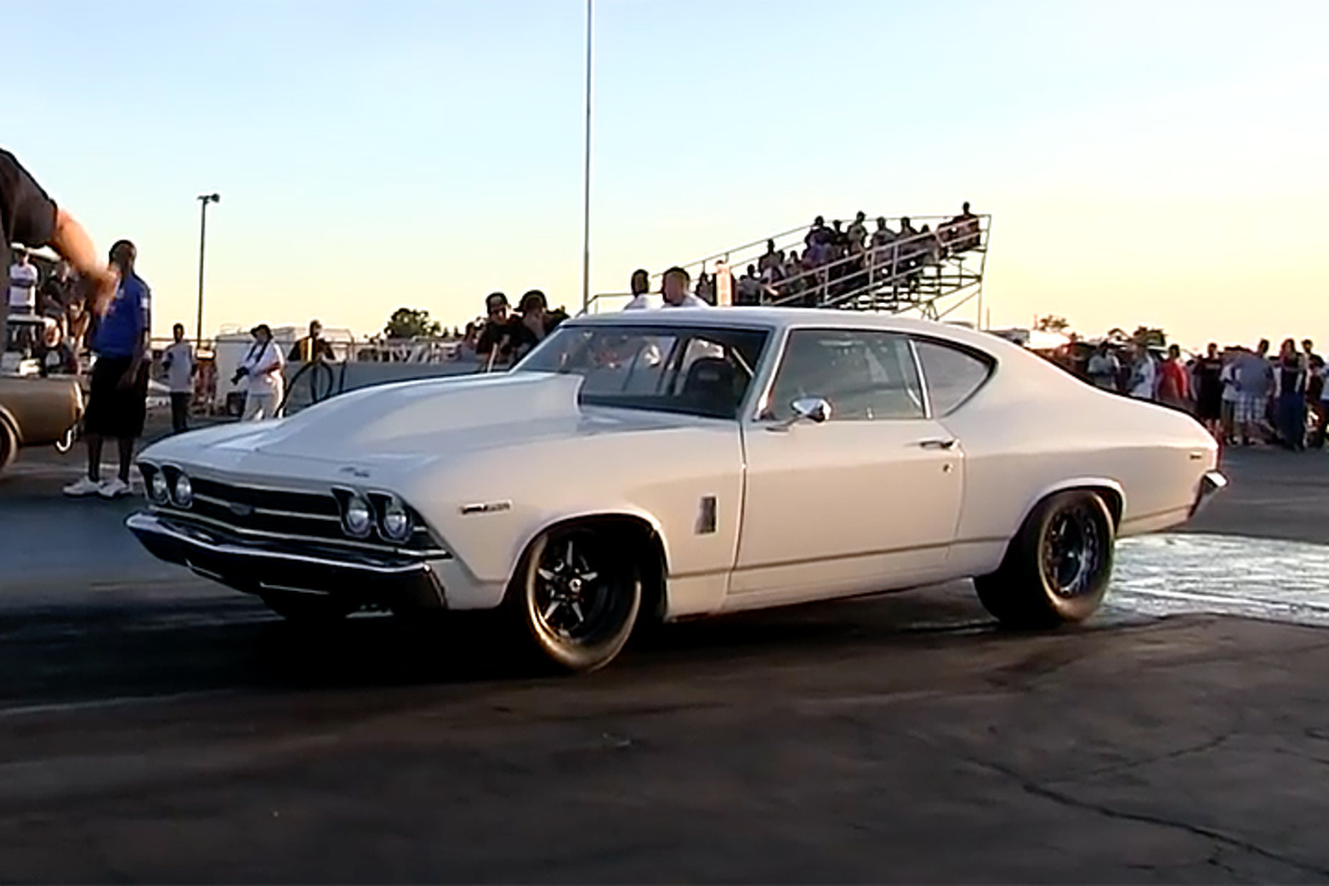 Camaro Vs Mustang >> Supercharged Ford Mustang vs. ’69 Chevy Chevelle — Who Wins? Camaro Vs Mustang >> Supercharged Ford Mustang vs. ’69 Chevy Chevelle — Who Wins?
