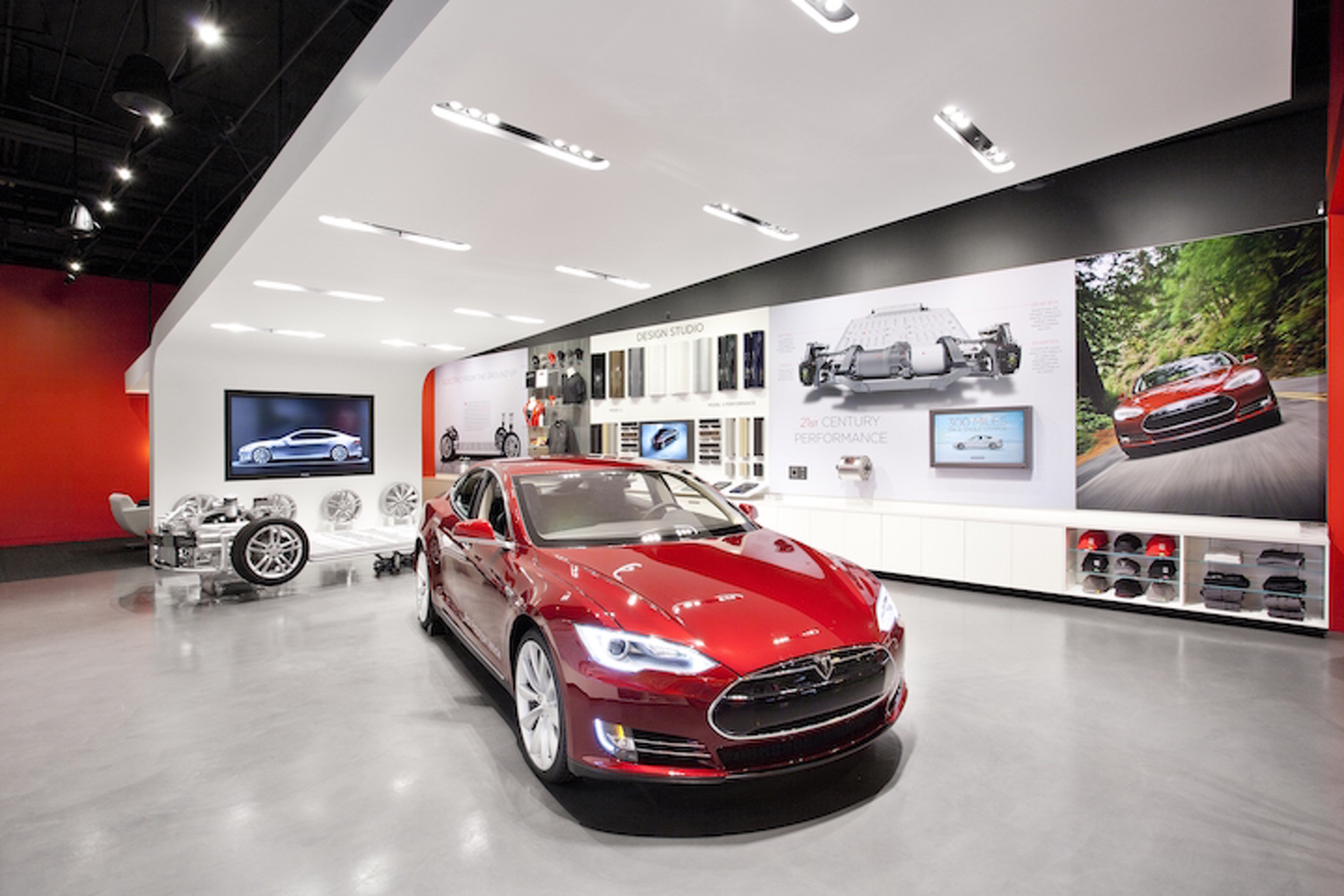 Bob Lutz Is Wrong, Tesla Isn't Doomed