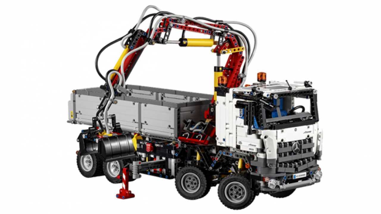 Mercedes Arocs, il truck di Lego