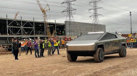 Tesla заказала оборудование для сборки двигателей на Cybertruck Tesla Cybertruck at Giga Texas
