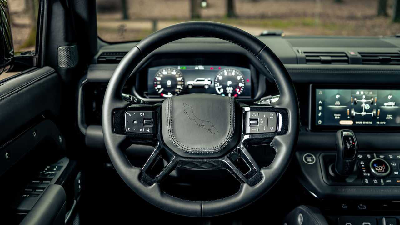 Land Rover Defender Valiance Curaçao by Heritage Customs