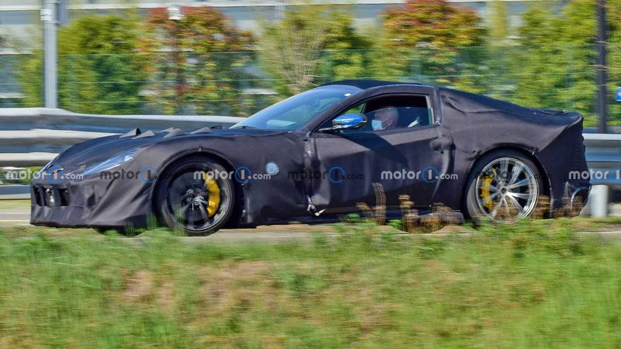 Ferrari 812 Superfast Casus Fotoğraflar Ön
