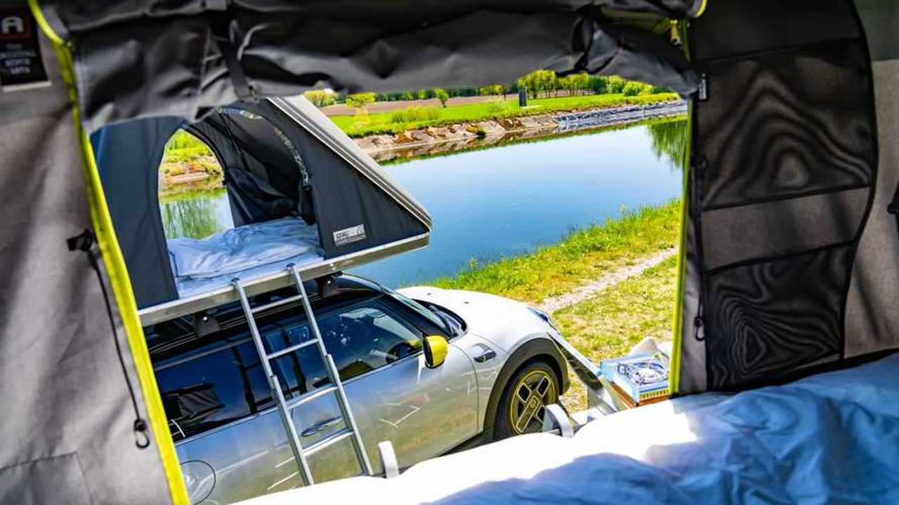 MINI Cooper SE e Countryman, ecco la tenda per il tetto