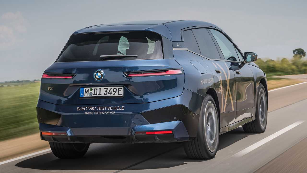 BMW iX xDrive 50, la prova del SUV elettrico