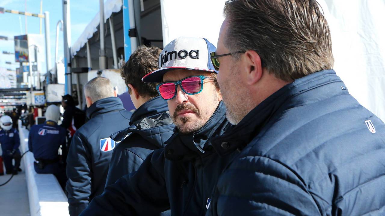 Fernando Alonso y Zack Brown