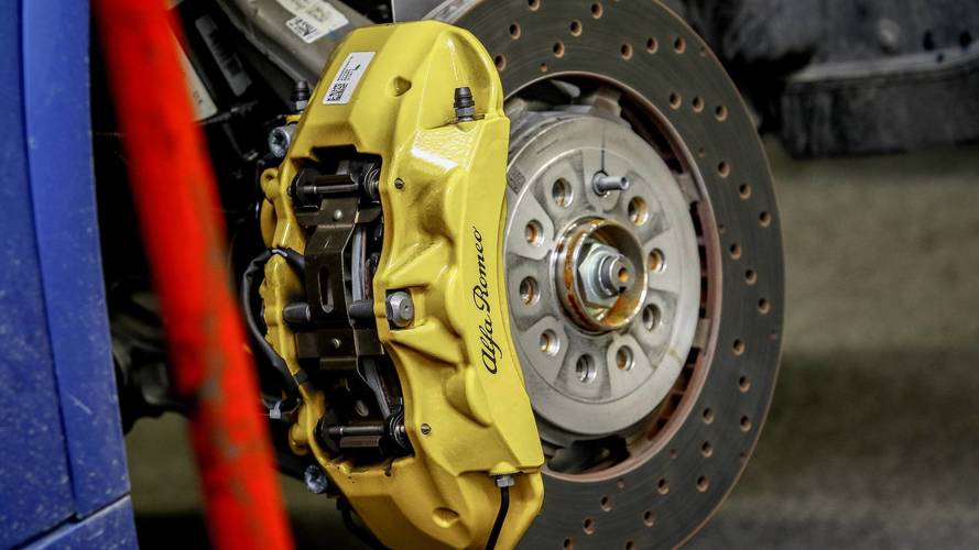 Alfa Romeo Stelvio Quadrifoglio Vs Porsche Macan Turbo