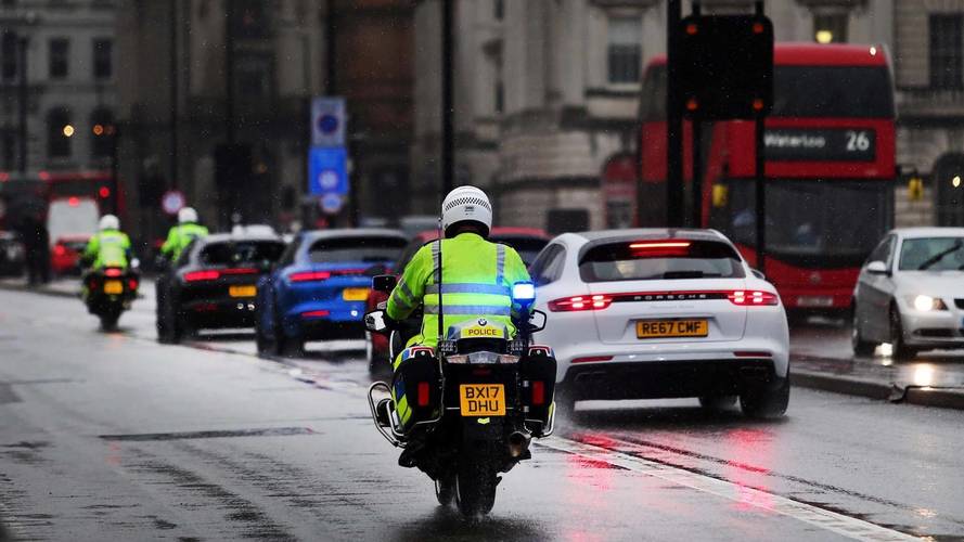 Porsche Panamera'ların Londra'da Altın Taşıma Görevi