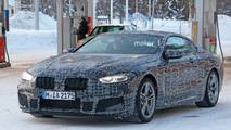 Yakıt Alırken Görüntülenen Kamuflajlı BMW M8 Coupe