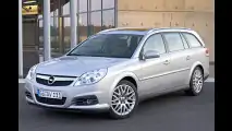 Opel putzt Mittelklasse