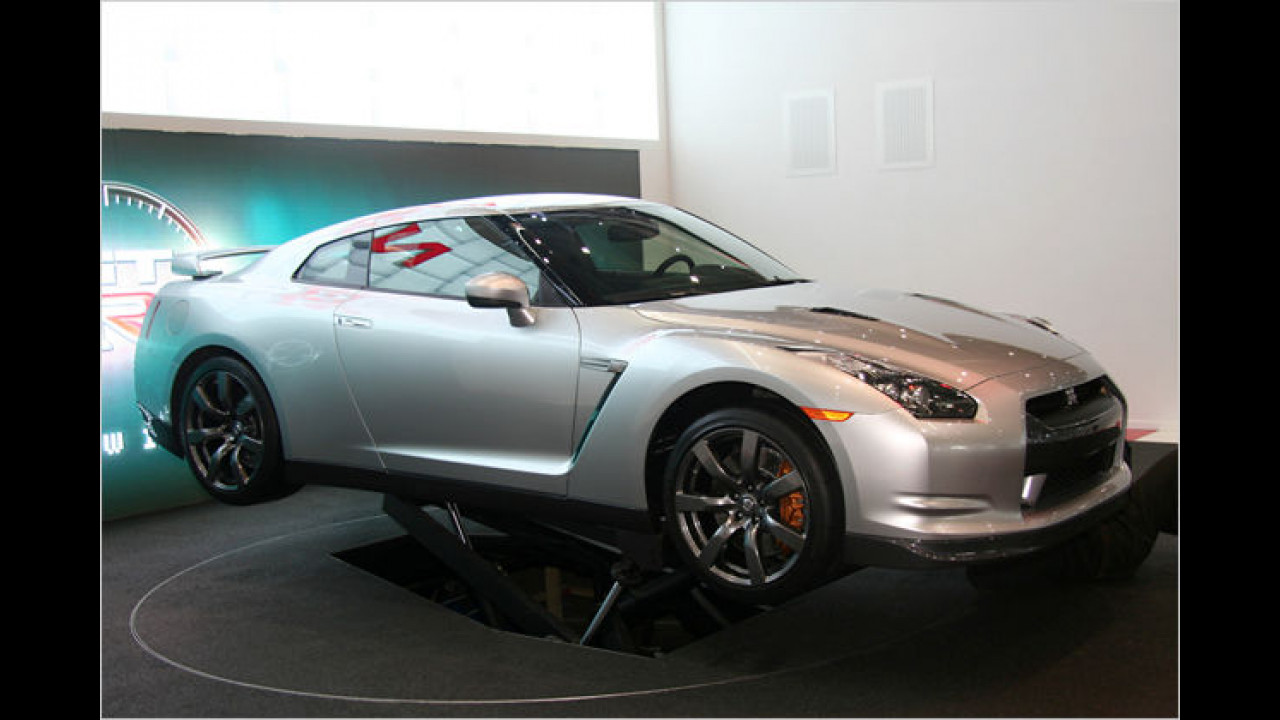Nissan GT-R: Der Extremsportler wird von einem 480 PS starken Twinturbo-V8 angetrieben