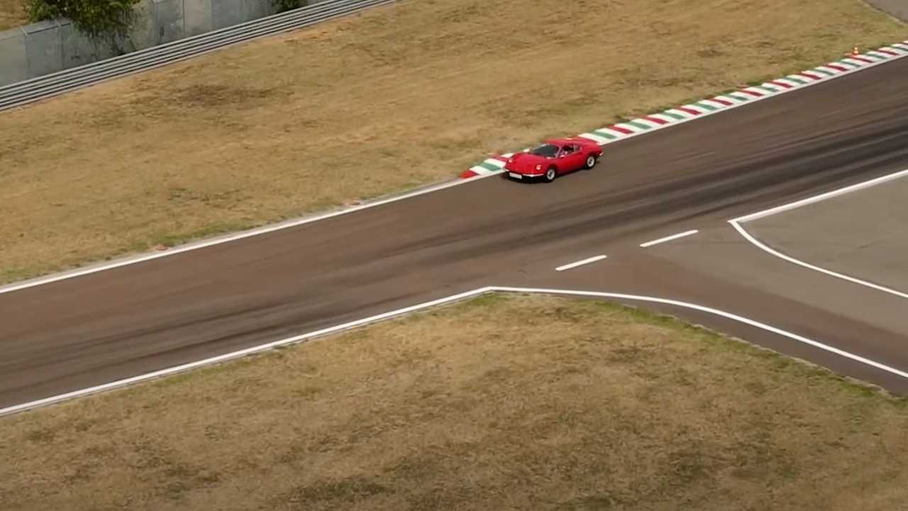 Carlos Sainz con el Ferrari Dino 246 GT