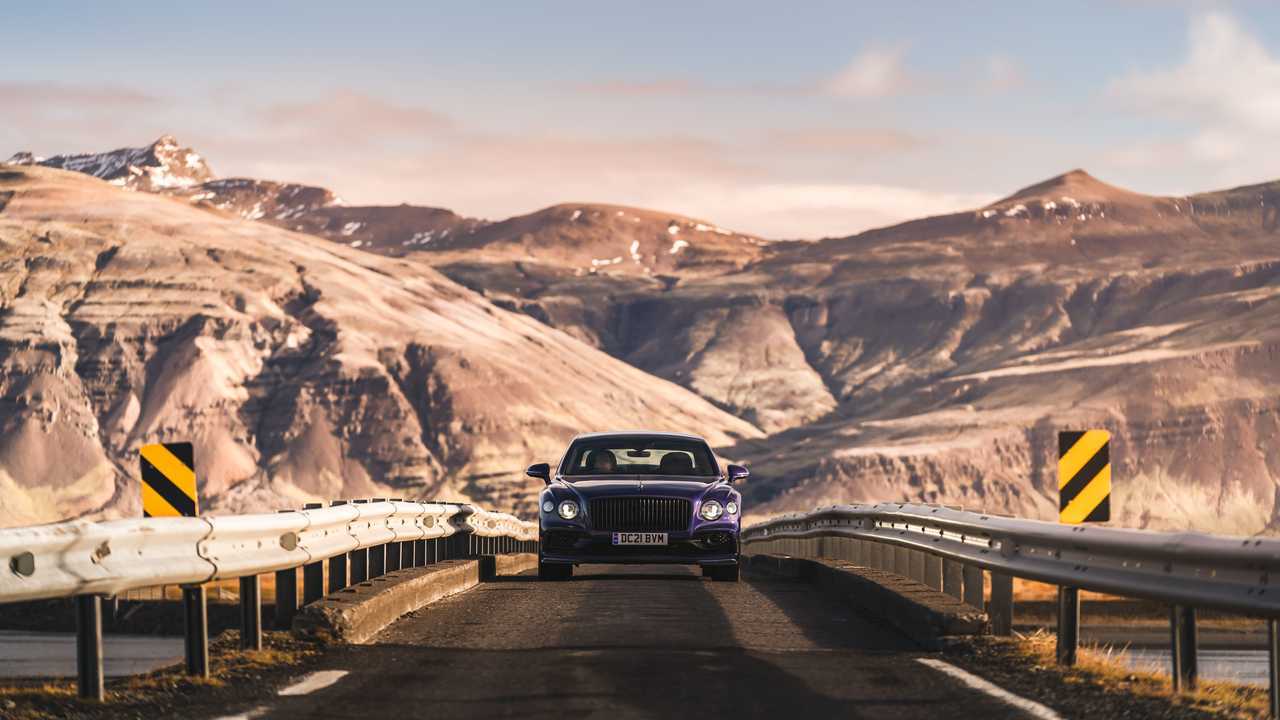 Bentley Flying Spur Hybrid, il viaggio in Islanda con il carburante rinnovabile