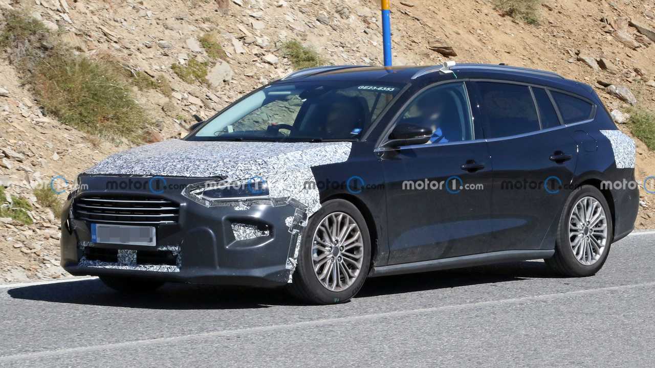 Ford Focus Wagon Facelift, le foto spia