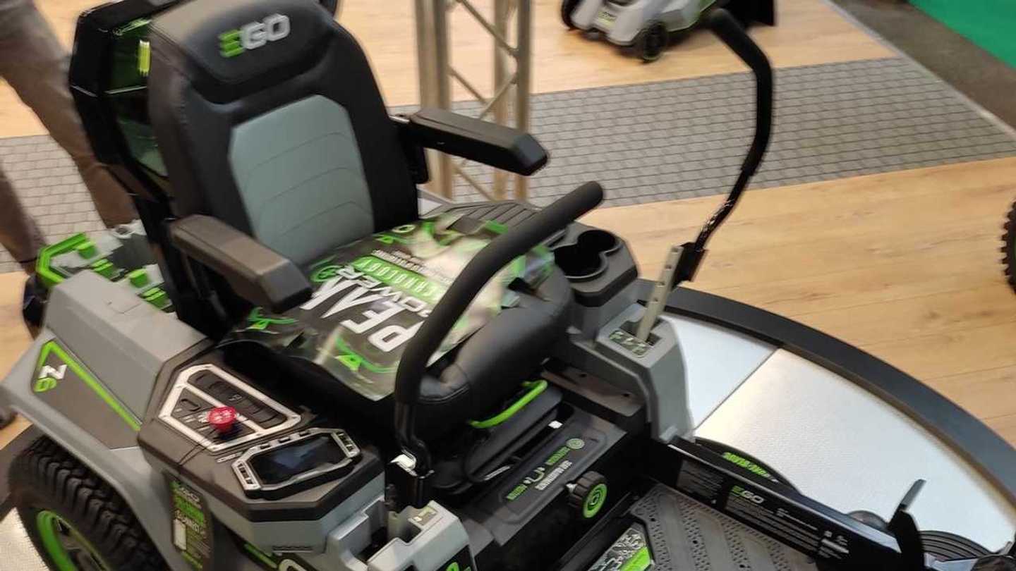 Z6 EGO trattorino rasaerba elettrico da fantascienza