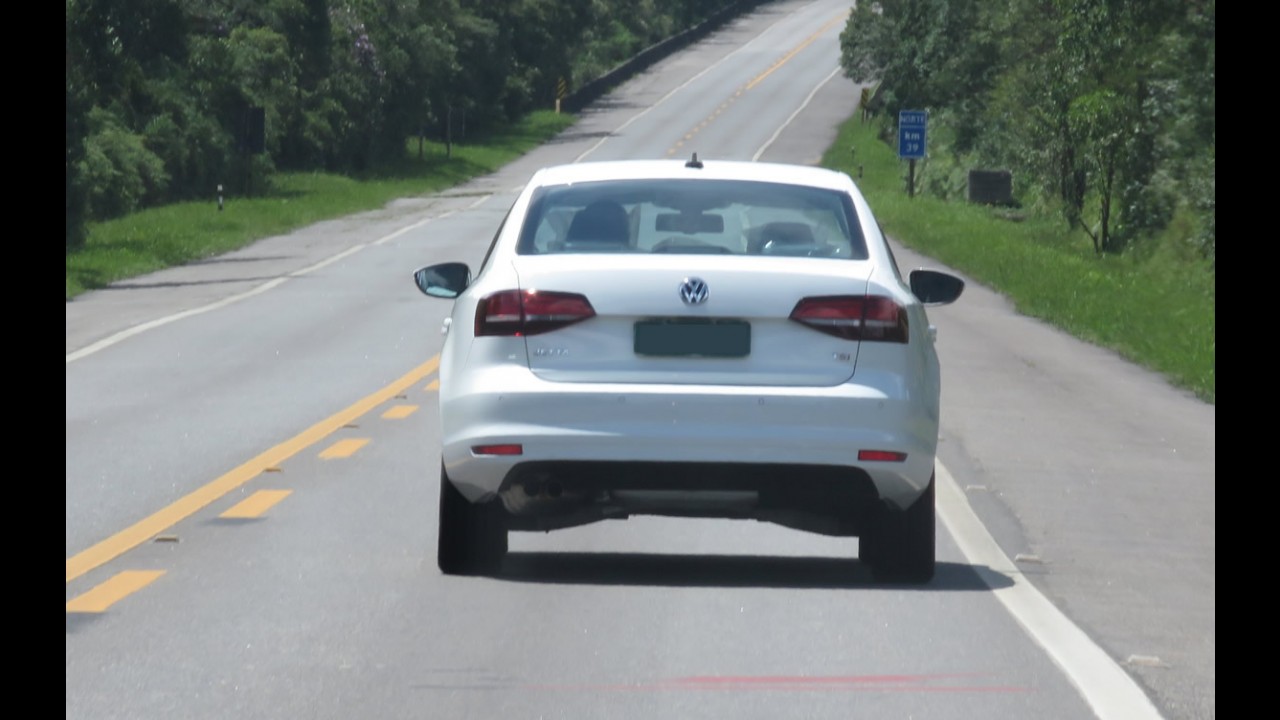 Flagra: pegamos o novo VW Jetta 1.4 TSI Flex de capô aberto!