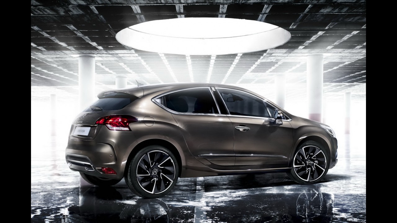 Hatches premium: Veloster e Série 1 lideram em junho
