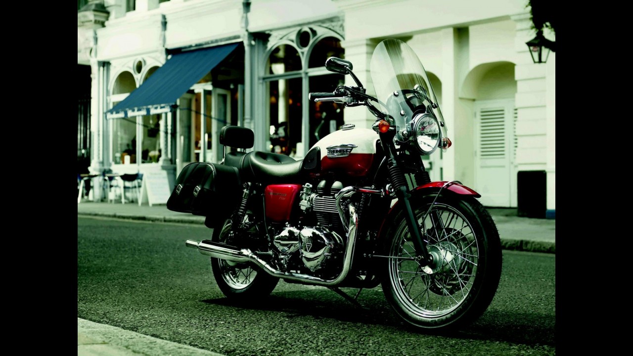 Triumph acelera expansão e projeta vender 2.500 motos em 2013