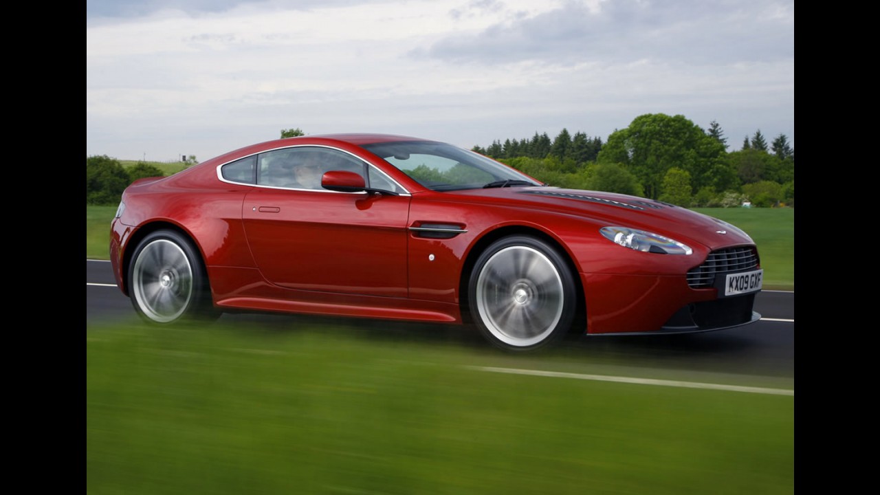 Conversível: Aston Martin V12 Vantage Roadster será lançado no Salão de Genebra