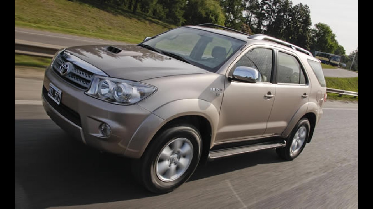 Recall global da Toyota afeta 95 mil unidades de Hilux, SW4 e RAV4 no Brasil