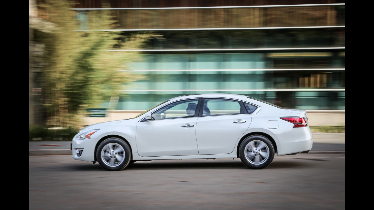 Teste CARPLACE: Altima encara Fusion pela vaga na diretoria