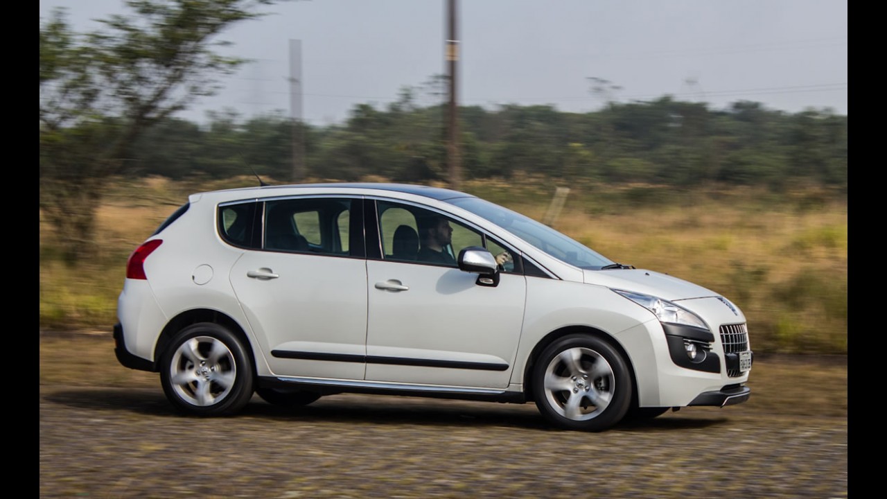 Teste: Mercedes B200 e Peugeot 3008 garantem diversão em família