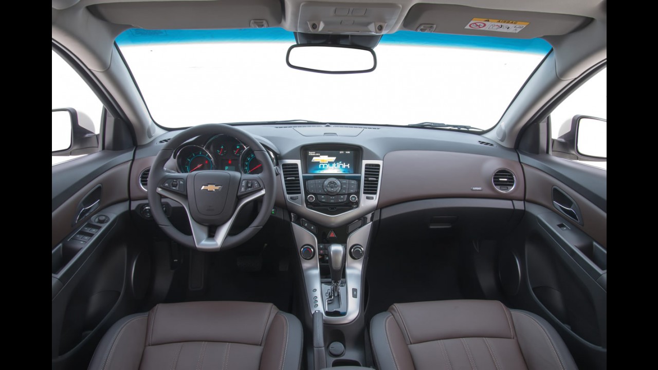 Chevrolet Cruze 2015 muda visual e atualiza mecânica